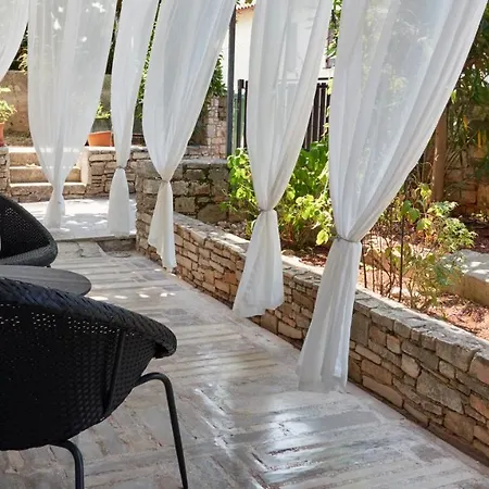 Vela Bed & Breakfast
