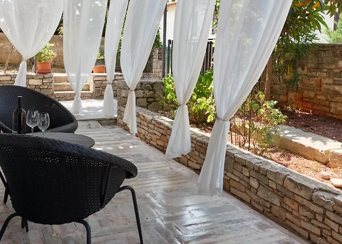 Vela Bed & Breakfast